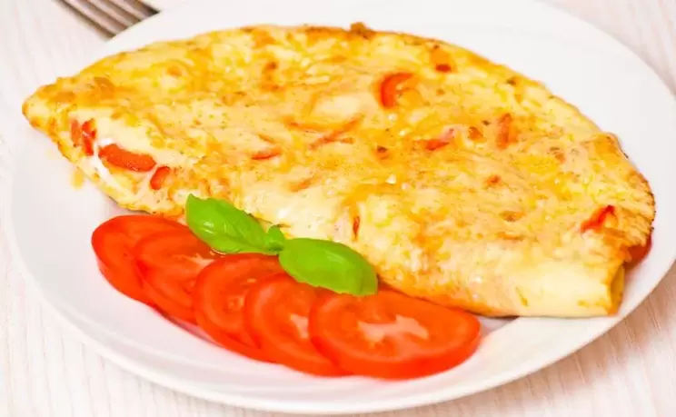 Tortilla con tomates para unha dieta de ovos