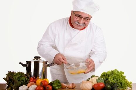 home preparando comidas para unha nutrición adecuada