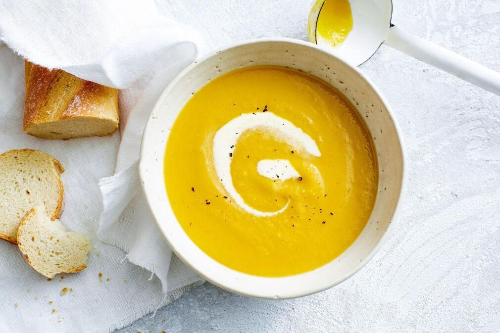 Durante unha dieta para úlceras de estómago, podes facer puré de sopa de cabaza