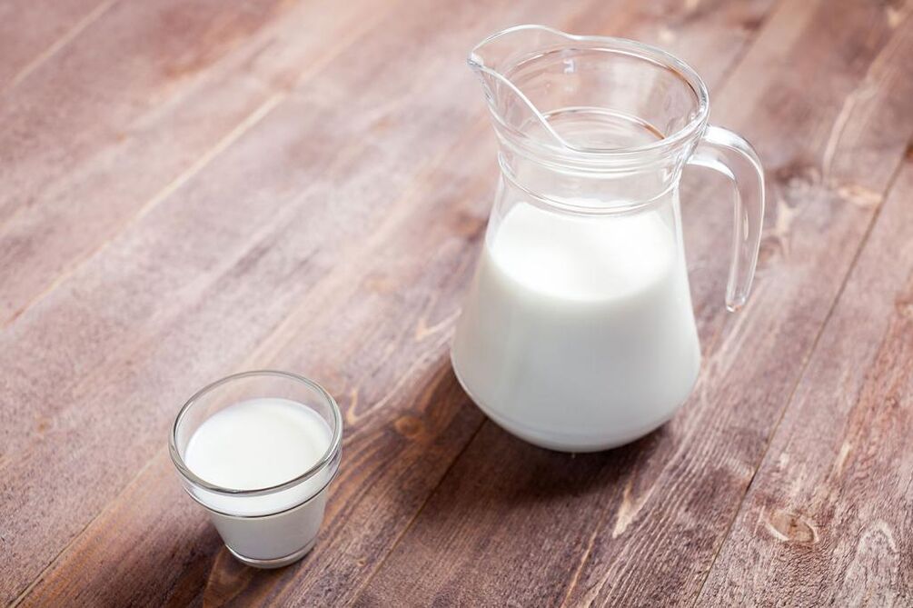 O plan de dieta para as úlceras de estómago inclúe leite baixo en graxa